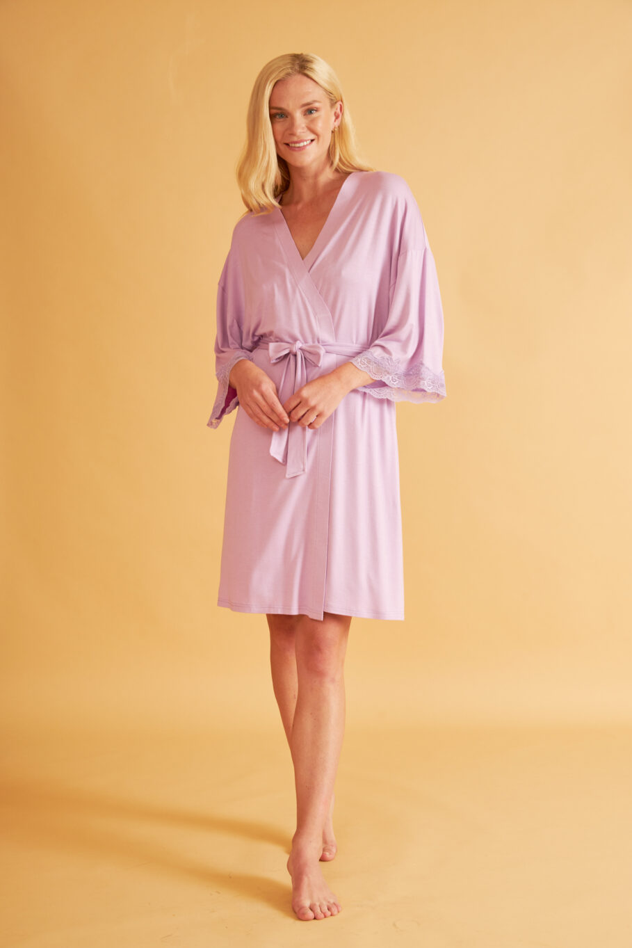 Women's Solid Color Robe with Lace - Lavender 406701