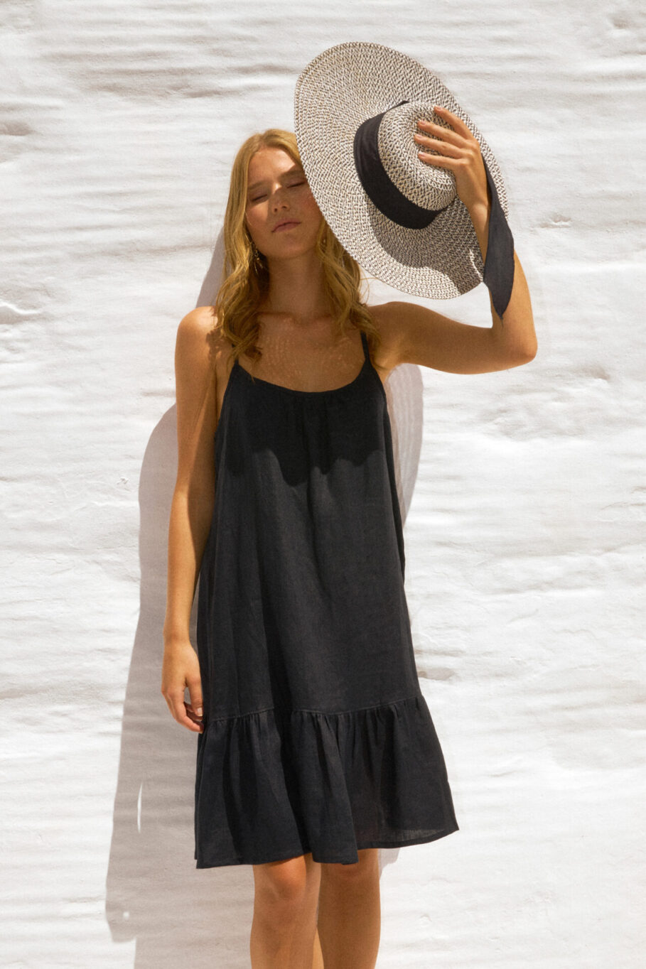 Linen dress with strap and ruffles - 502603 Black